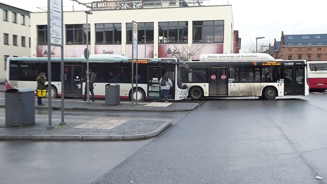 Busse am Bahnhof Gießen