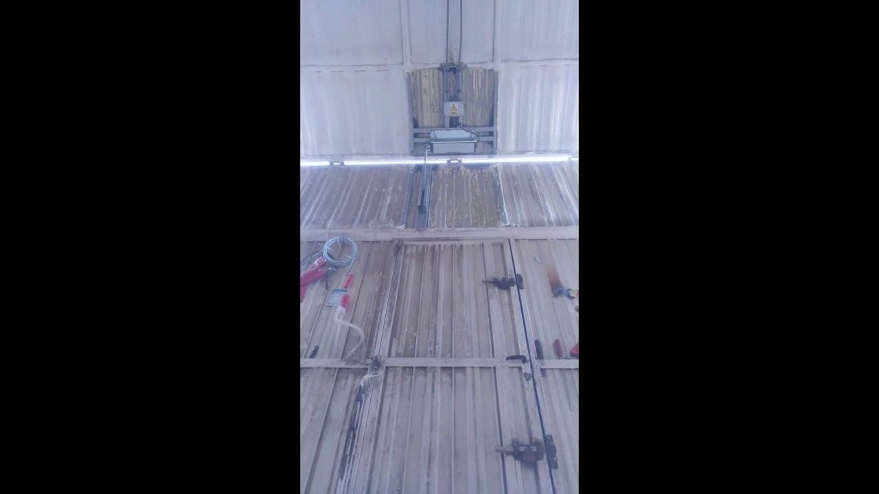 Puerta Basculante Con motor erreka Orion 2050