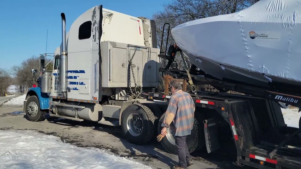 WHERE DO I PARK THIS BOAT HAULER MACHINE?  #parking #parkingproblems #truckinglife #truckers