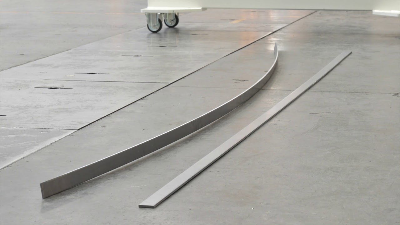 X-Cut guillotine shear - Anti-twist and disappearing backgauge