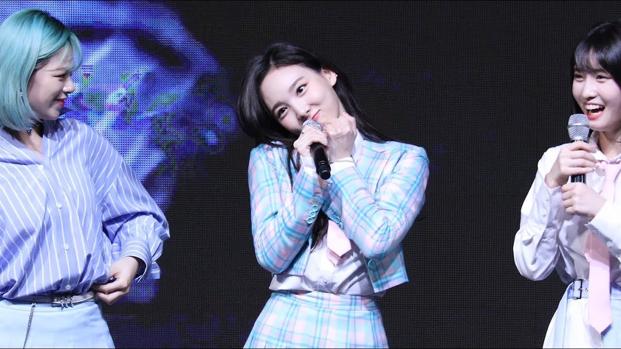 트와이스(TWICE) 나연 Nayeon (꾸꾸까까) 2행시 애교 [건국대 축제] 4K 직캠 by 비몽