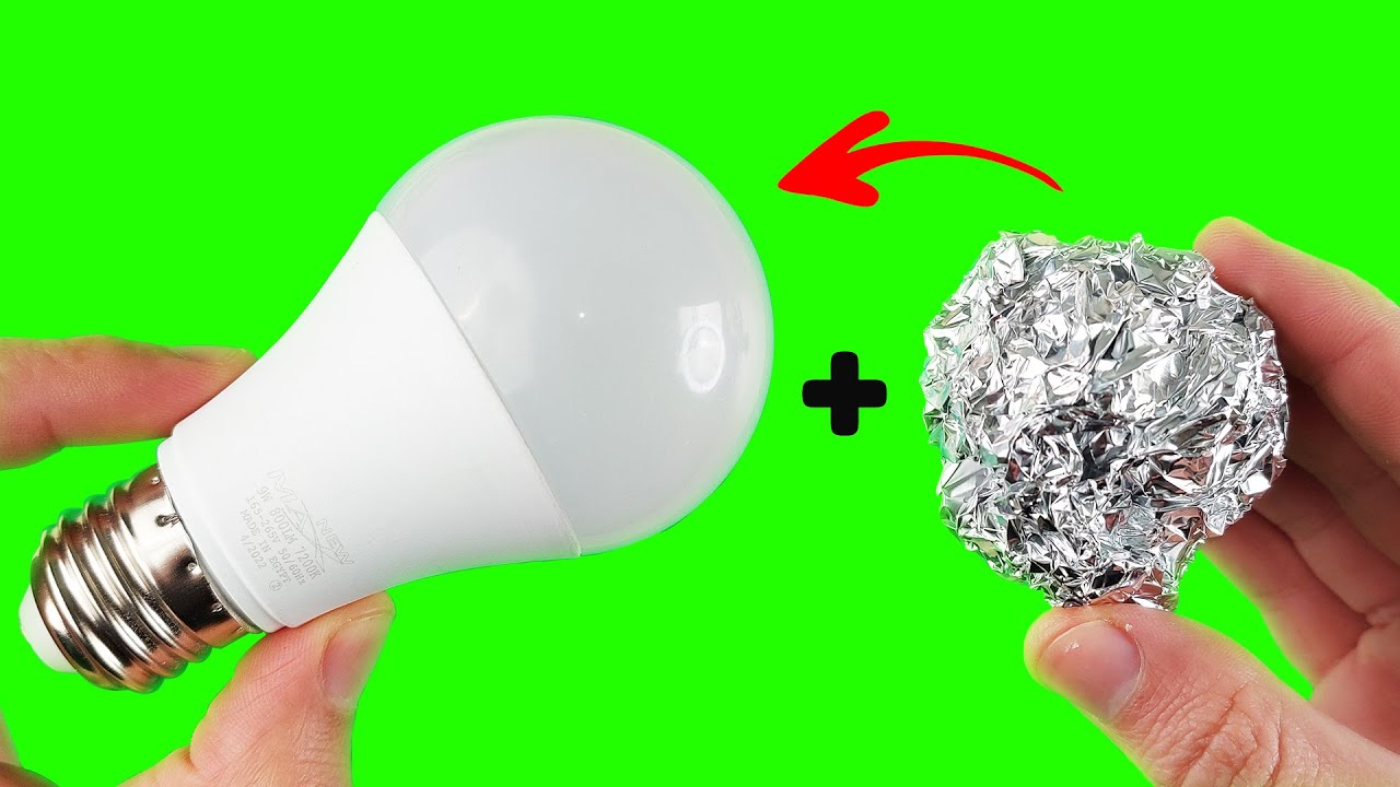 Simplemente coloque el papel de aluminio en la bombilla LED y sorpr&eacute;ndase.