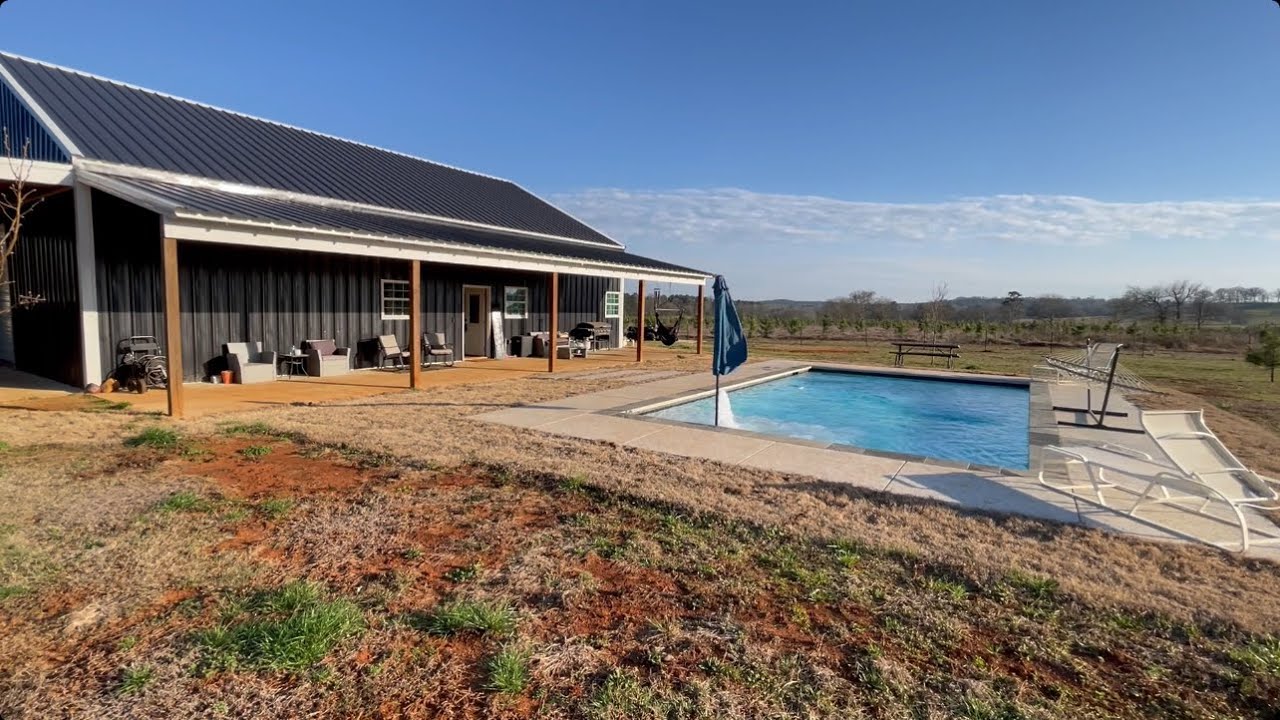 4/2 Barndominum for sale on 1.5 acres in Bullard, TX