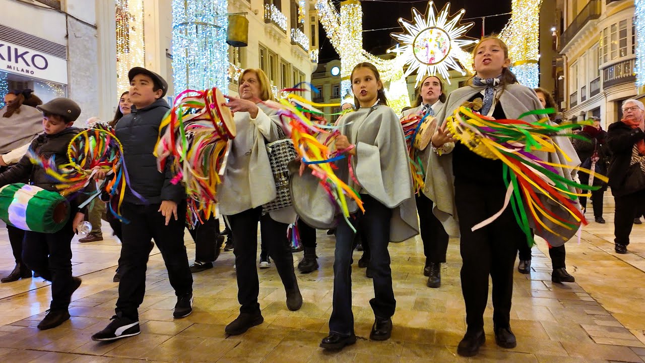 Палочки для еды и бубны — Niña Pastori 🎵 Малага Коста дель Соль Испания Рождество