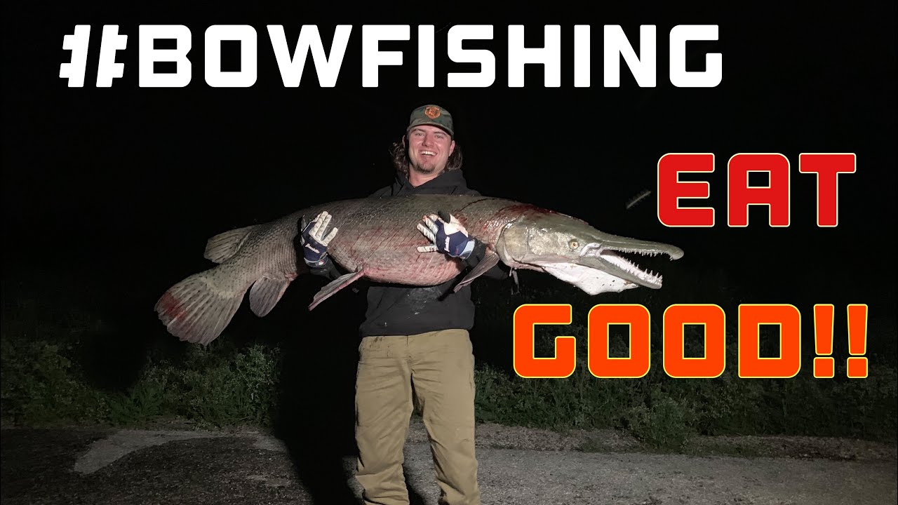 Bowfishing  GIANT GAR with MULLET MAN!