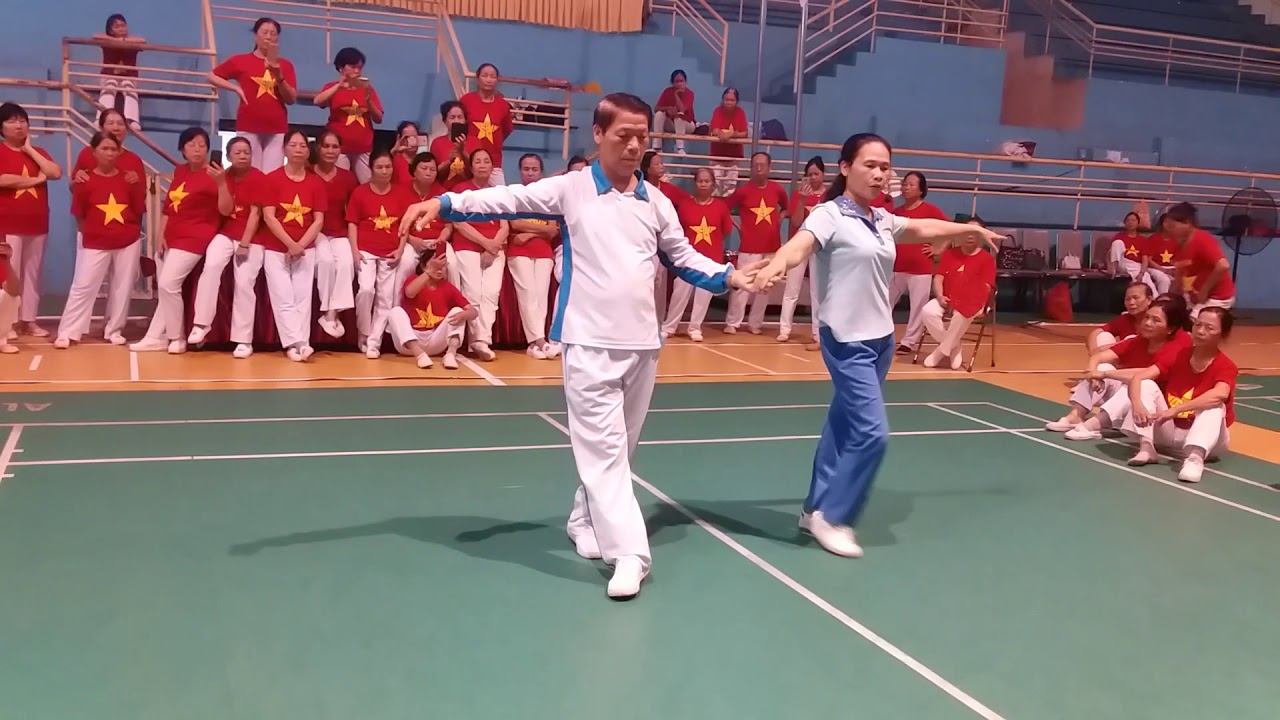 BàVŨ ĐIỆU RUMBA XẾP HÀNG quay tại lớp tập huấn năm2o19