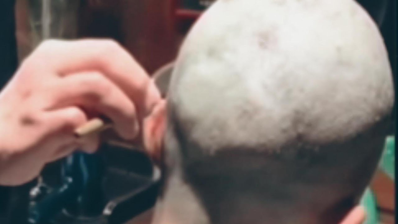 20250827 Beautiful woman shaving her hair with a razor