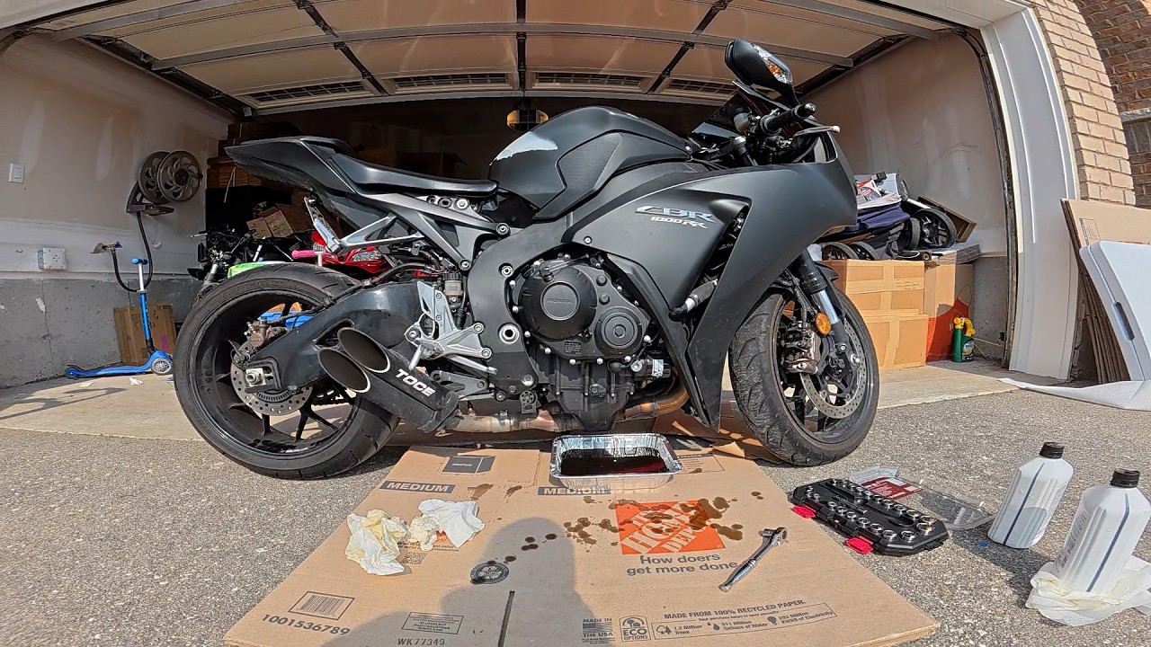 6Foot4Honda gets his 2016 CBR 1000RR ready