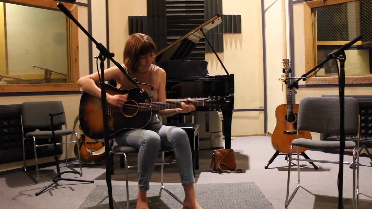 Molly Tuttle   Pre war Model J Demo