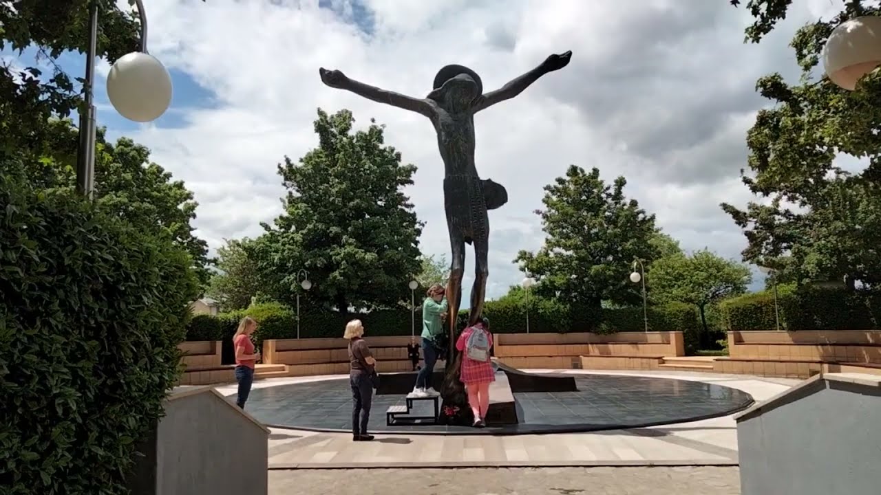 Мироточивий хрест у Меджугор'є. Хресна дорога. Спів пташок. ( IN THE WAY OF THE CROSS MEDJUGORJE
