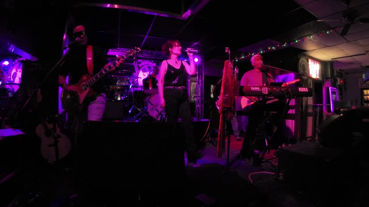 Riot N Roll - Rockin' in the Free World