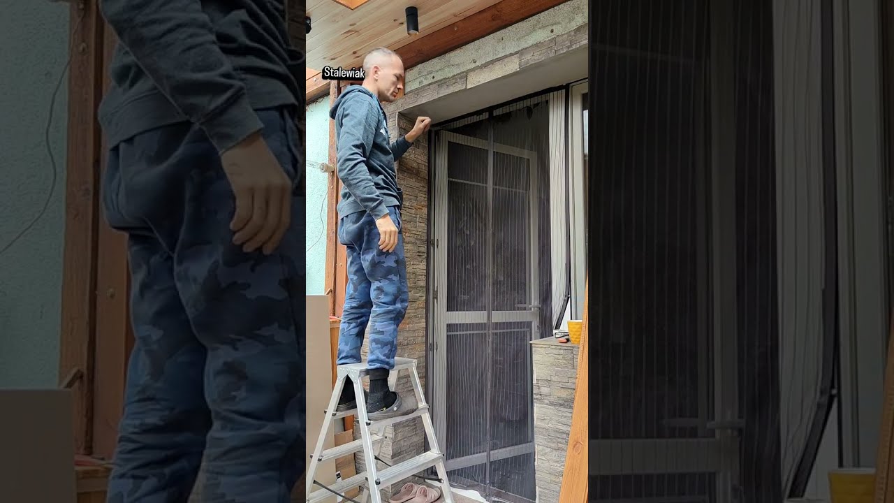 Teraz czas na docinanie boazerii. 👷👷&zwj;♀️#budowa #boazeria #cięcie #humor #remonty 