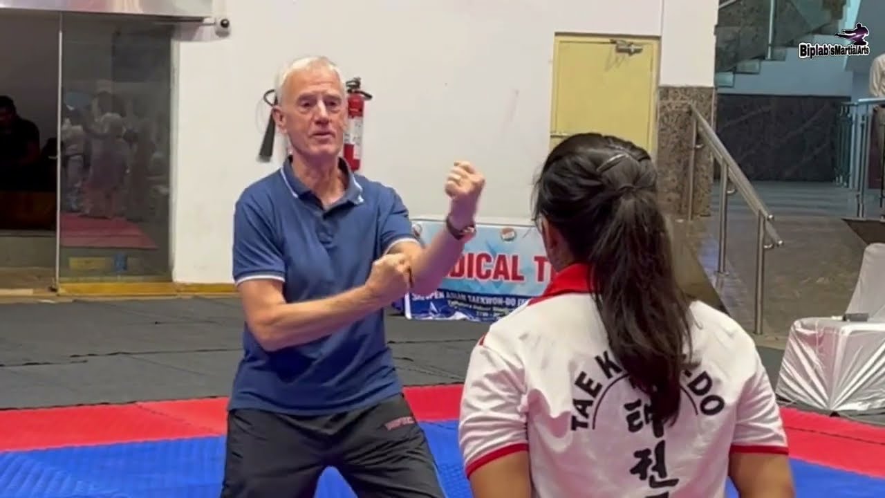 Grandmaster Wim Bos IX explaining Joong-gun Tul