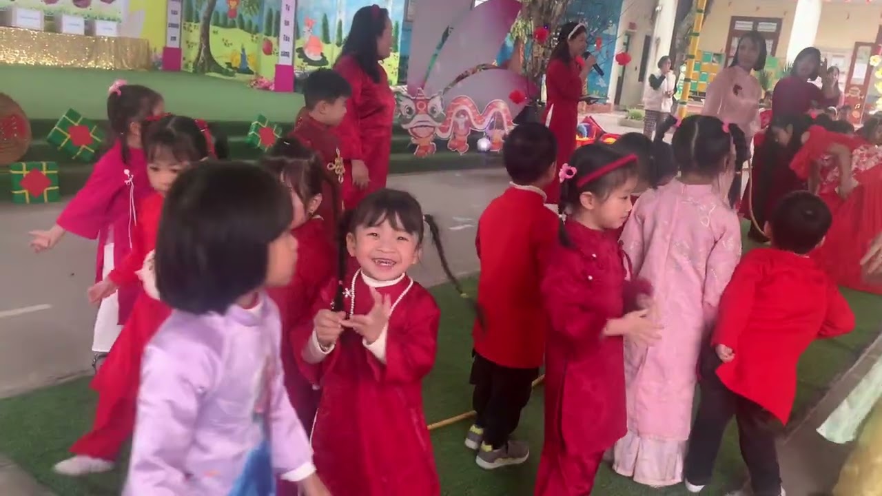 Tấm kéo co cùng các bạn