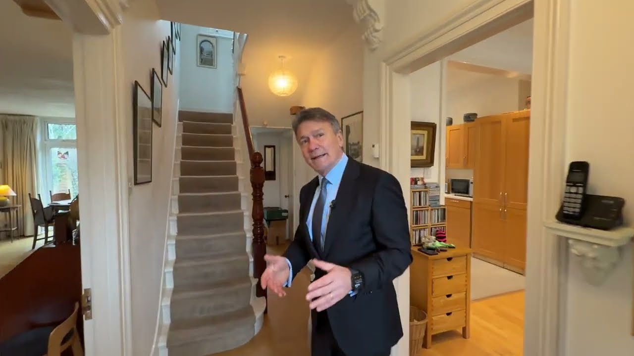 A £1.675 million house tour in the Lee Conservation area in London!