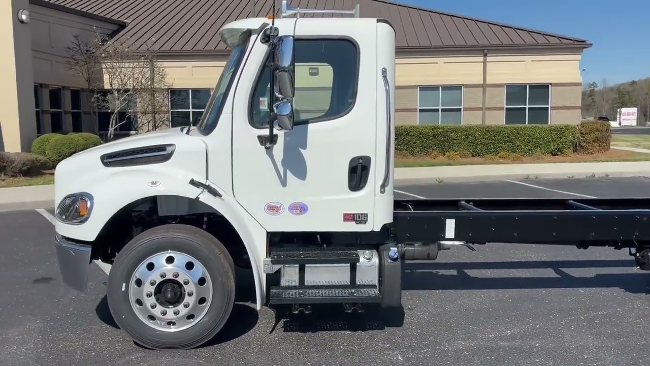 2025 FREIGHTLINER BUSINESS CLASS M2 106 PLUS For Sale