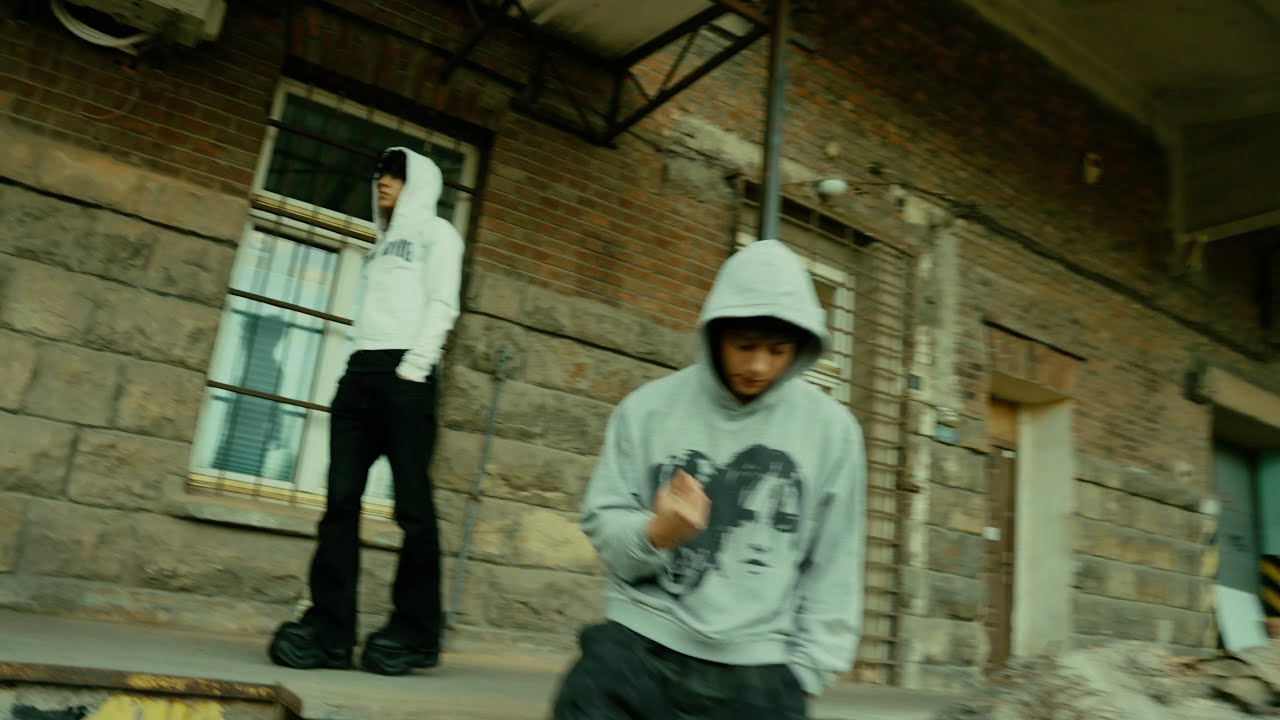 delczik - Za dużo myślenia ft. Emonik  [🎥:@fdotbee]
