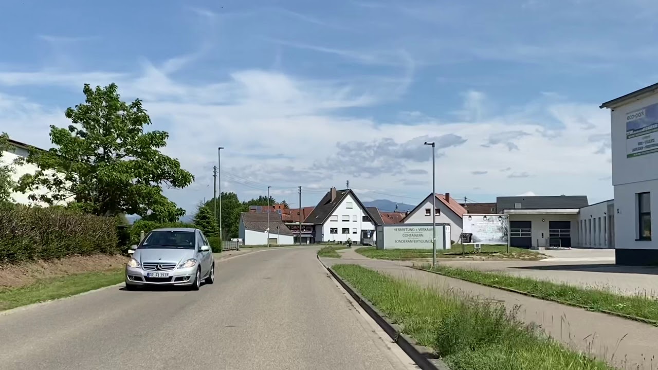 Kurze Fahrt durch Neuershausen in der March bei Freiburg im Breisgau