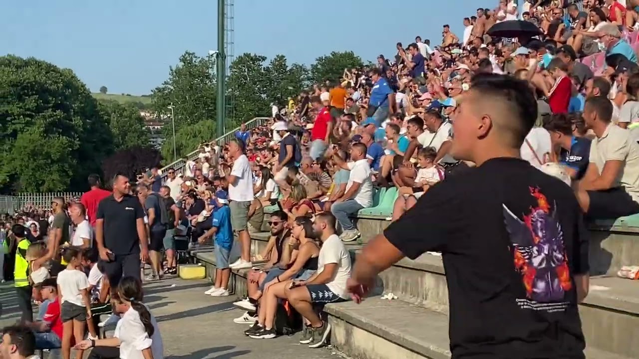 Tifosi Napoli scatenati a Castel di Sangro, rispunta un vecchio coro sugli spalti!