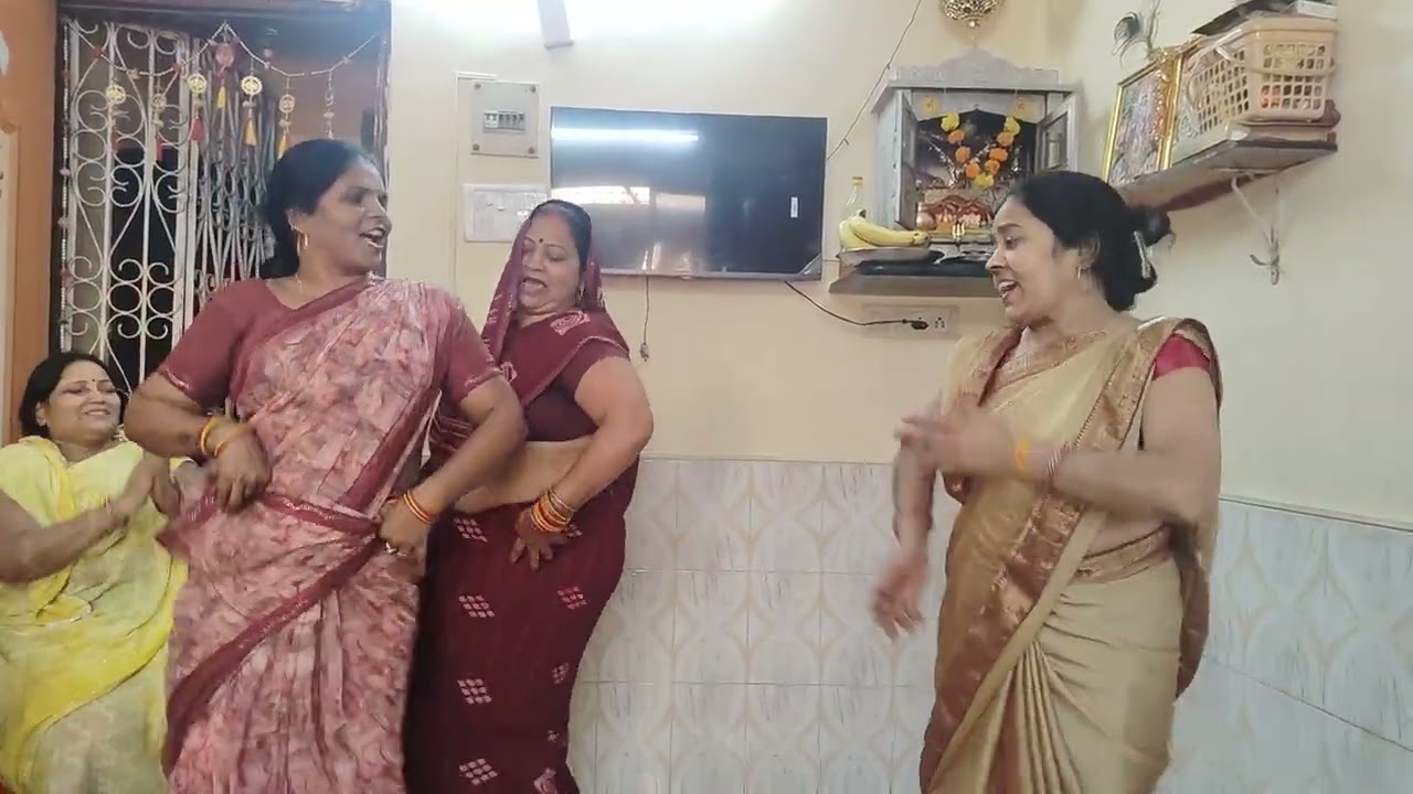 निर्मला यादव चैनल पर क्या गाना है बाली उमरिया लचके कमरिया