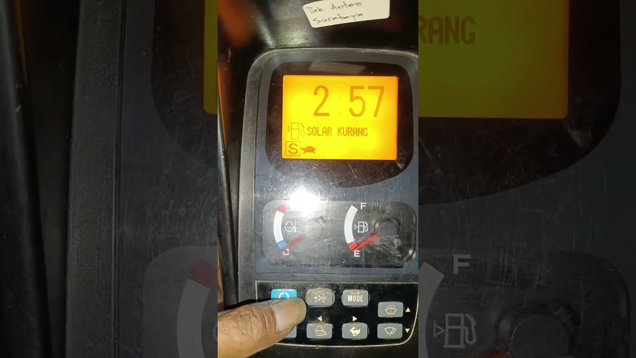 Report repair monitor Kobelco SK200-8 kiriman dari Surabaya 