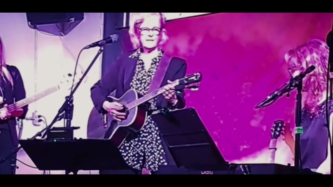 Shari Ulrich Live Performance playing Craven Tenor Guitar Model 265 Songbird Tenor Guitar