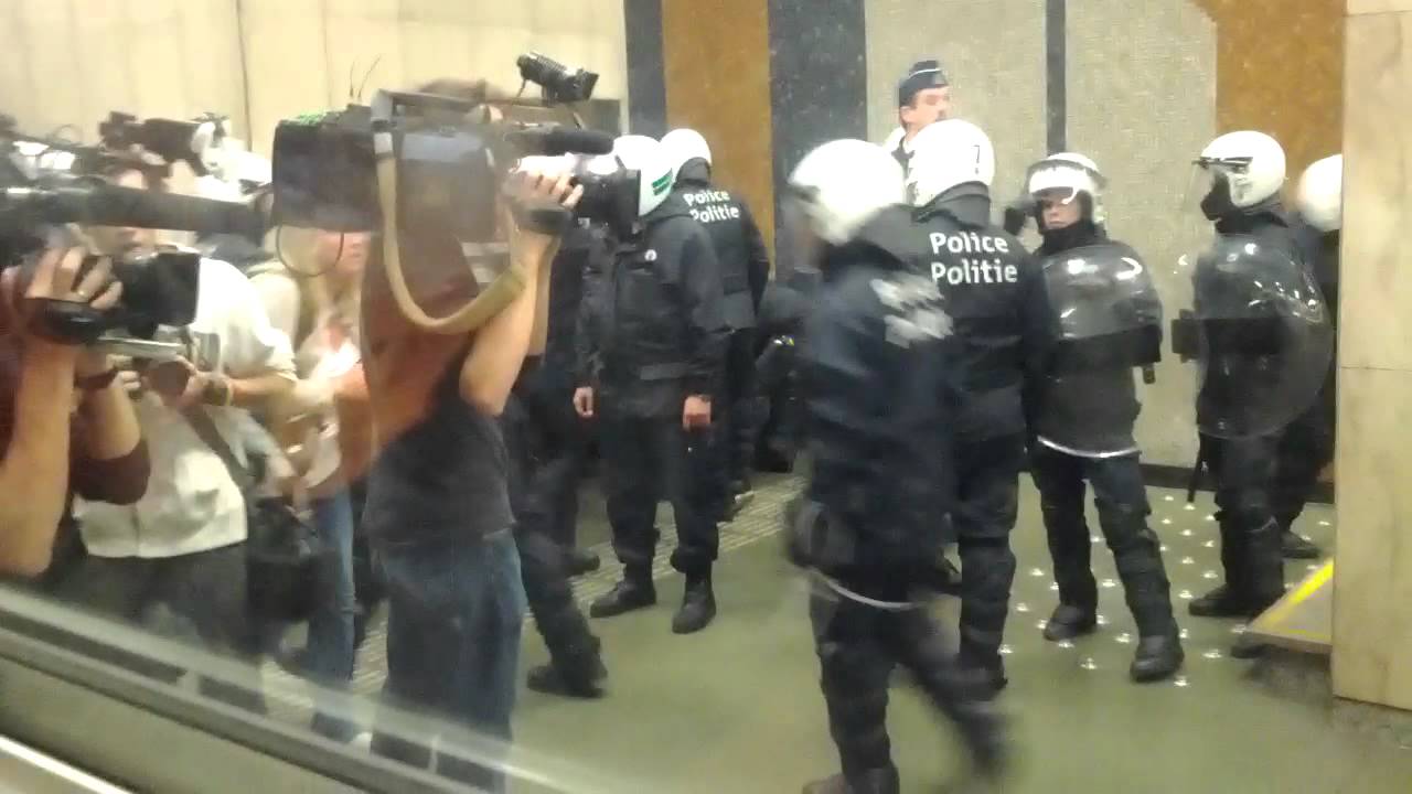 Police contre manifestants &eacute;tudiants FGTB Bruxelle