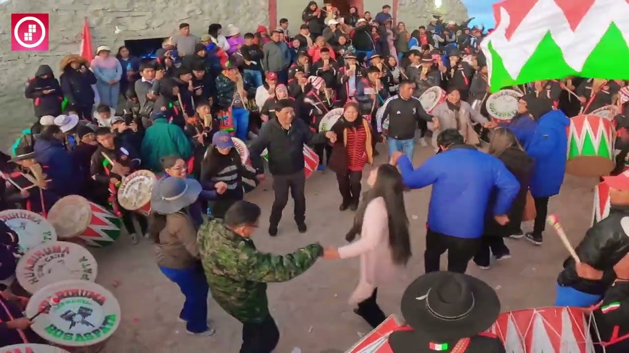 sikuris huarihuma cerro pokopaka huancane peru mayo 2024