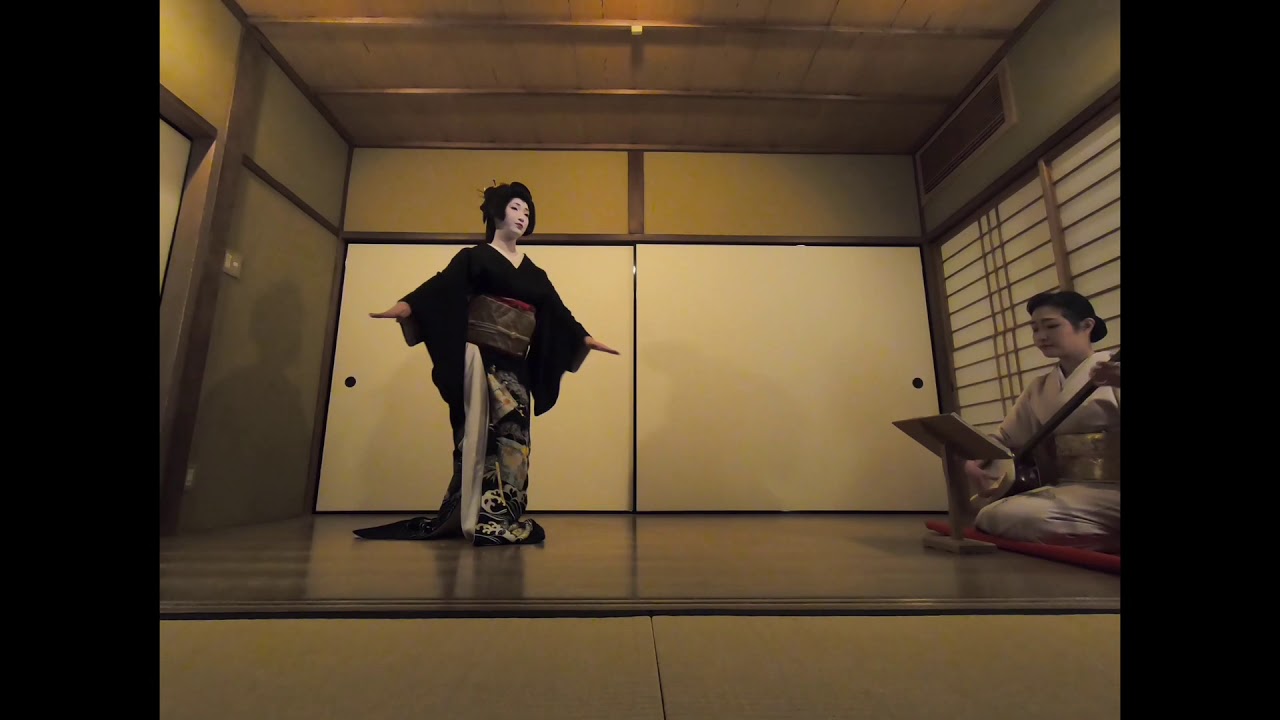 多都葉さん　黒髪in お茶屋多麻  The tsuhaha dances with “Kuro-Kami