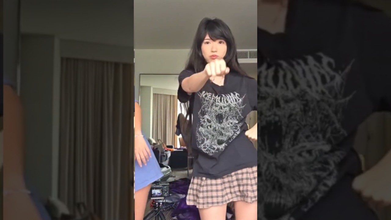 Emiru hits the Ting Ting ting #emiru  #extraemily #emirucosplay #twitch