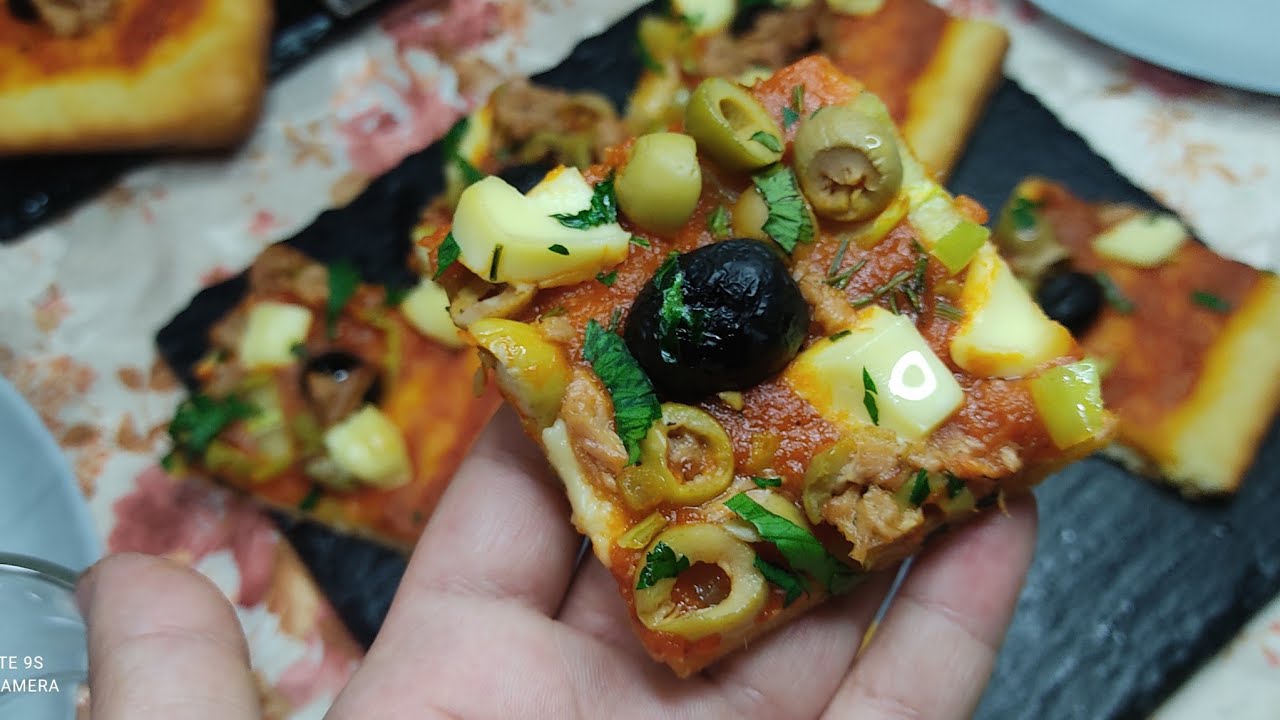 بيتزا كاري هاذ الوصفة بالذات ترجعي مدمنة عليها تنسيك في جميع الوصفات رقيقة رطبة pizza carrée 🍕
