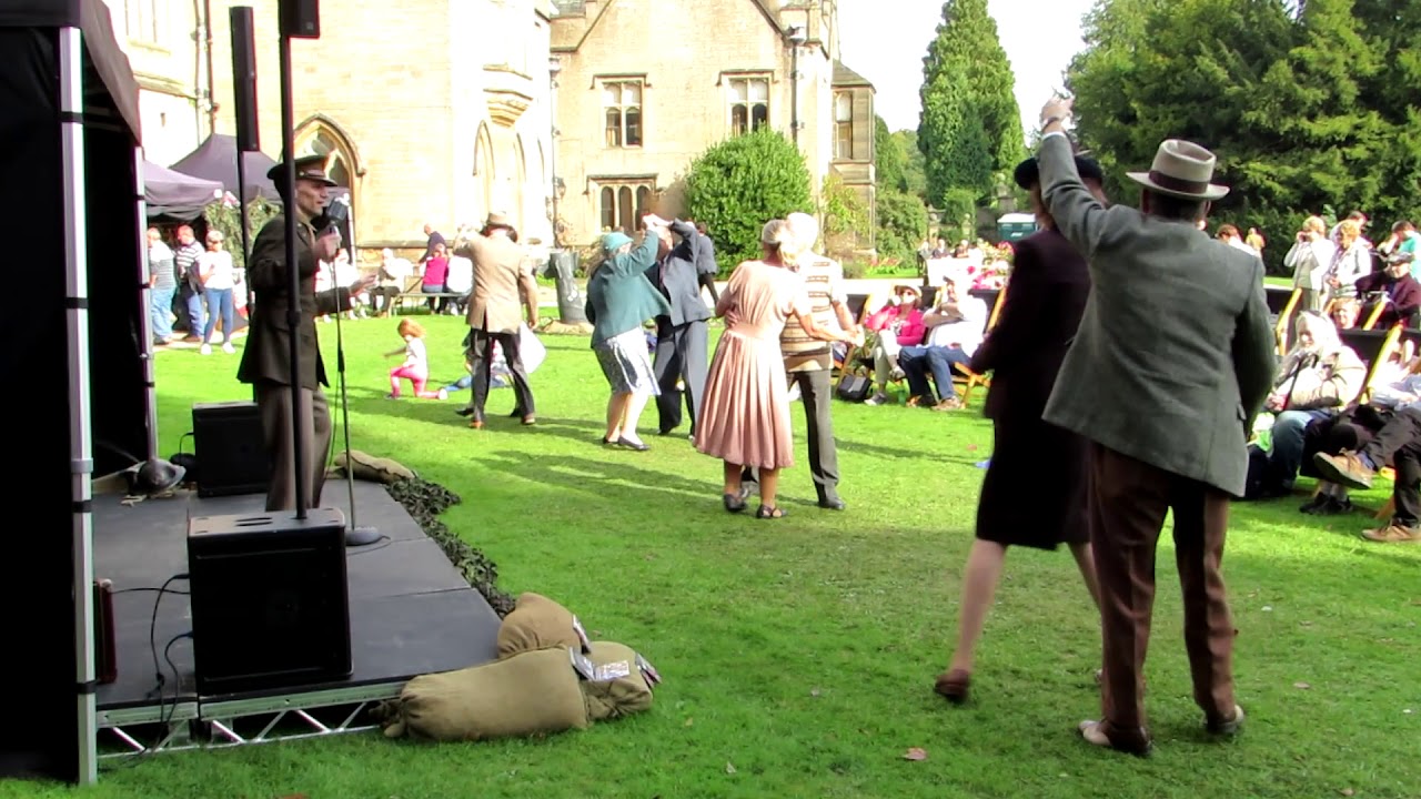 Johnny Victory singing at Newstead Abbey 1940s event - Sep 2017