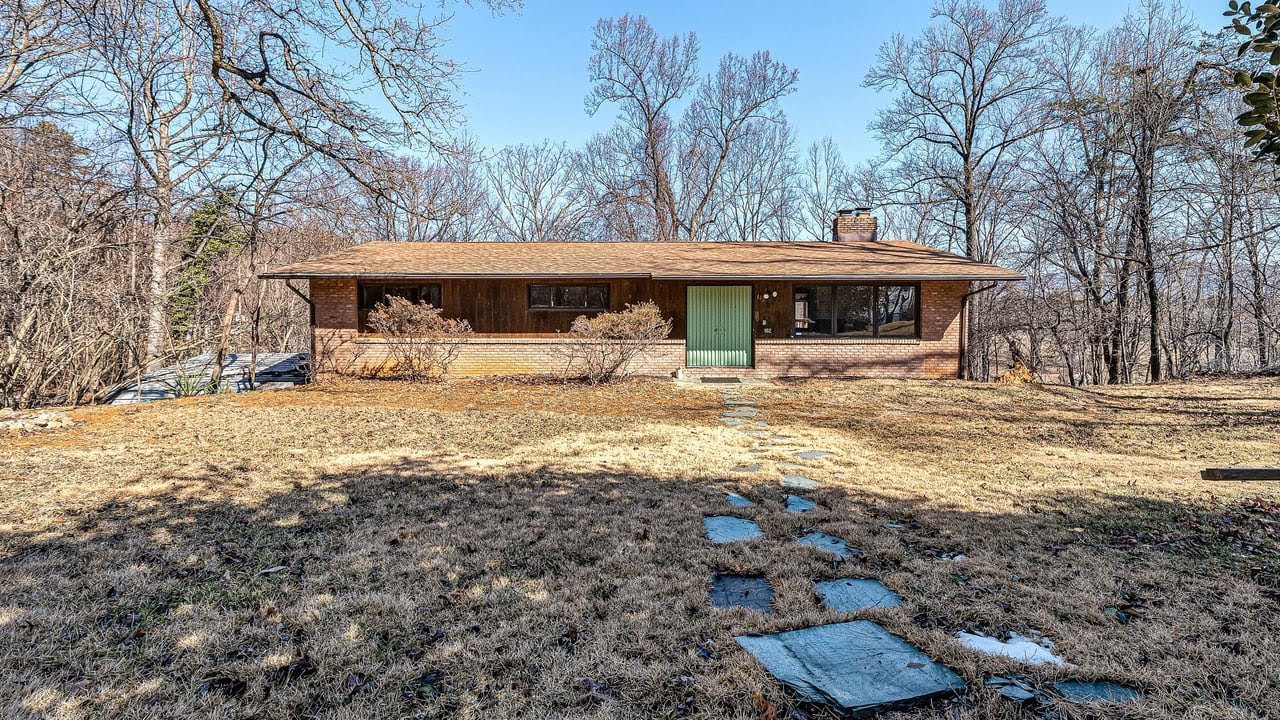 182 Dogwood Ln, Troutville, VA