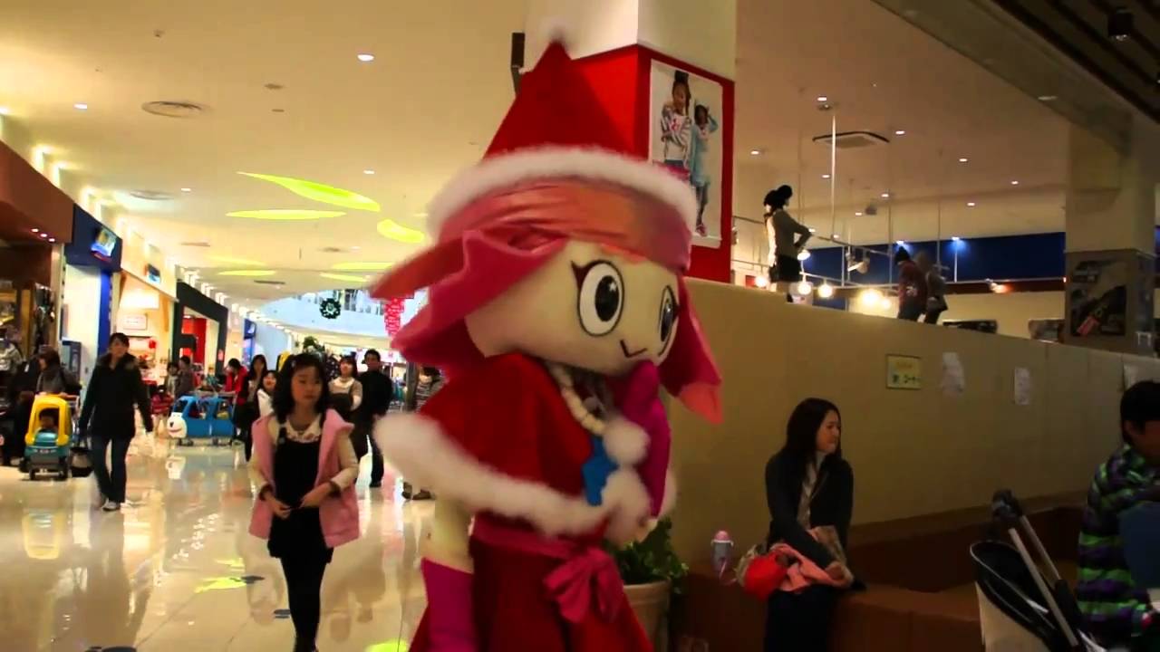 【着ぐるみ】ピエリ守山のゲンゴ・アユ、サンタ姿で登場