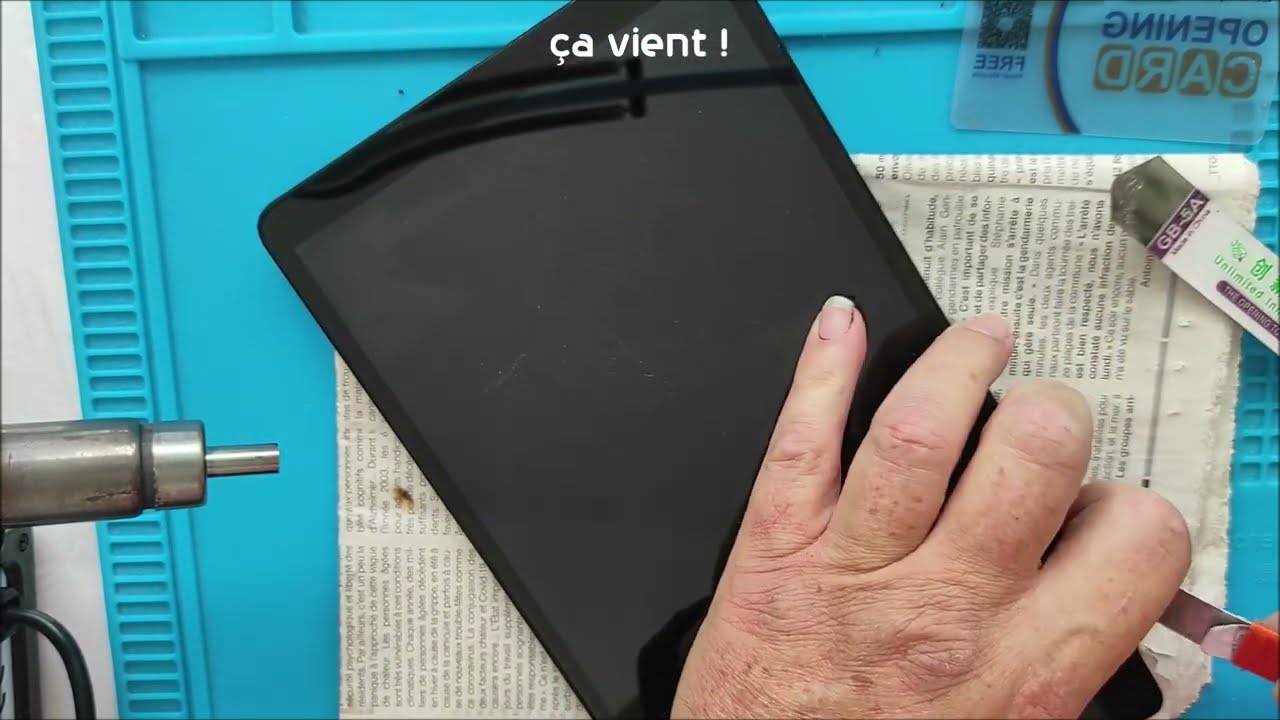 Samsung Galaxy T510 : décollage de l'écran et sèche cheveux ...