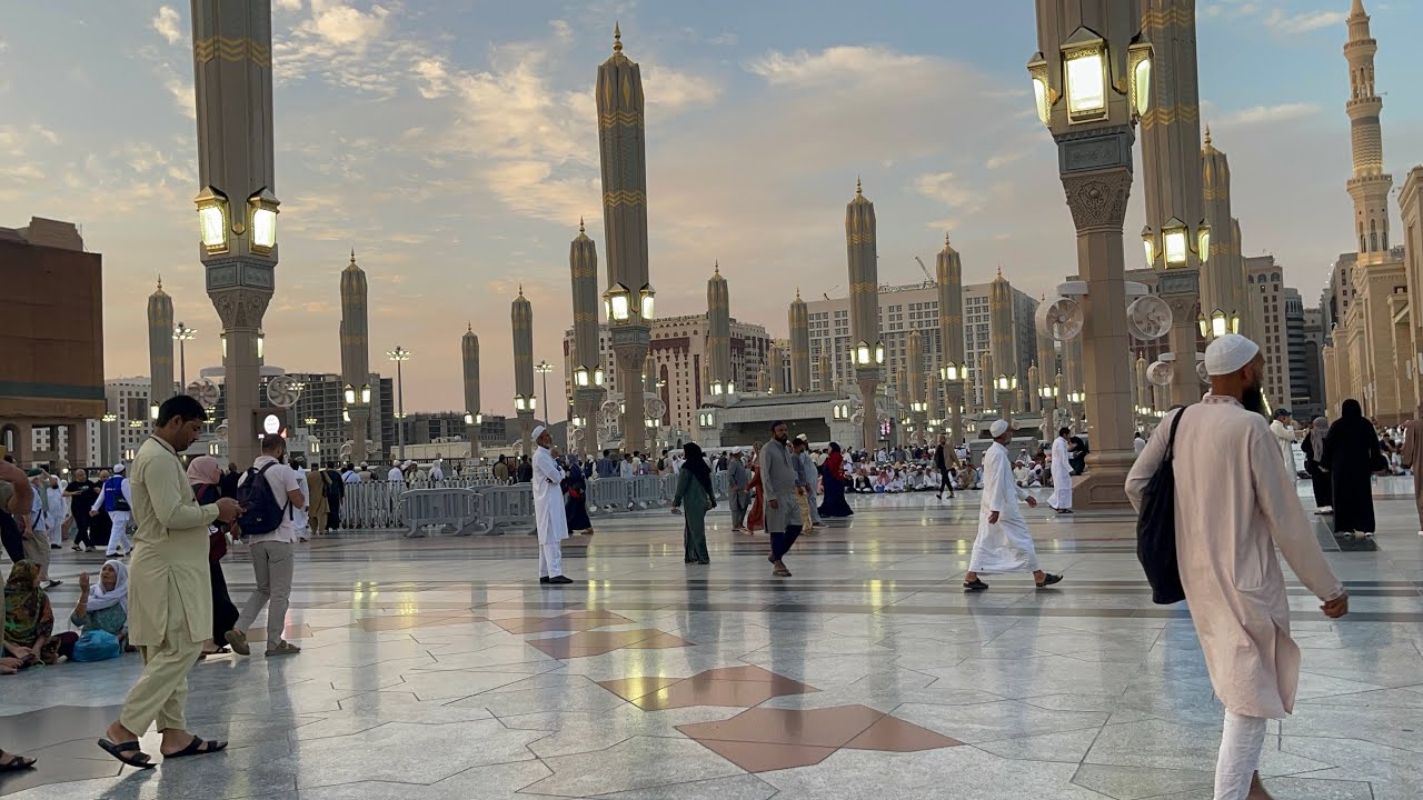أذان صلاة المغرب من المسجد النبوي الشريف المدينة المنورة الحرمين الشريفين السعودية 
