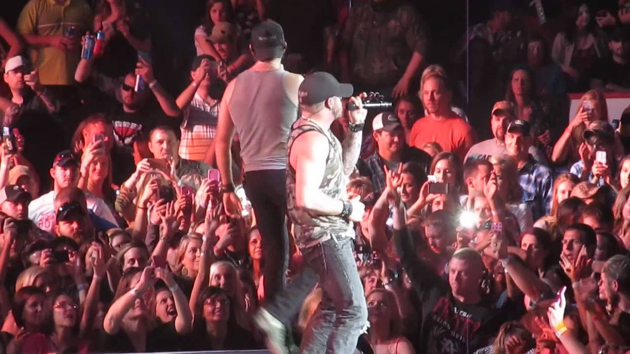 Brantley Gilbert and Thomas Rhett Small Town Throwdown