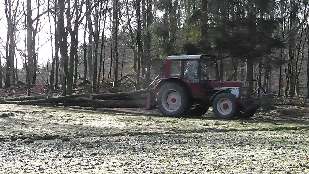 IHC 844-S Comfort 2000 am Holzrücken