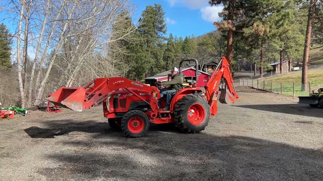 Lot 6 | Kubota L4600 4WD Tractor w/ Laoder & Backhoe