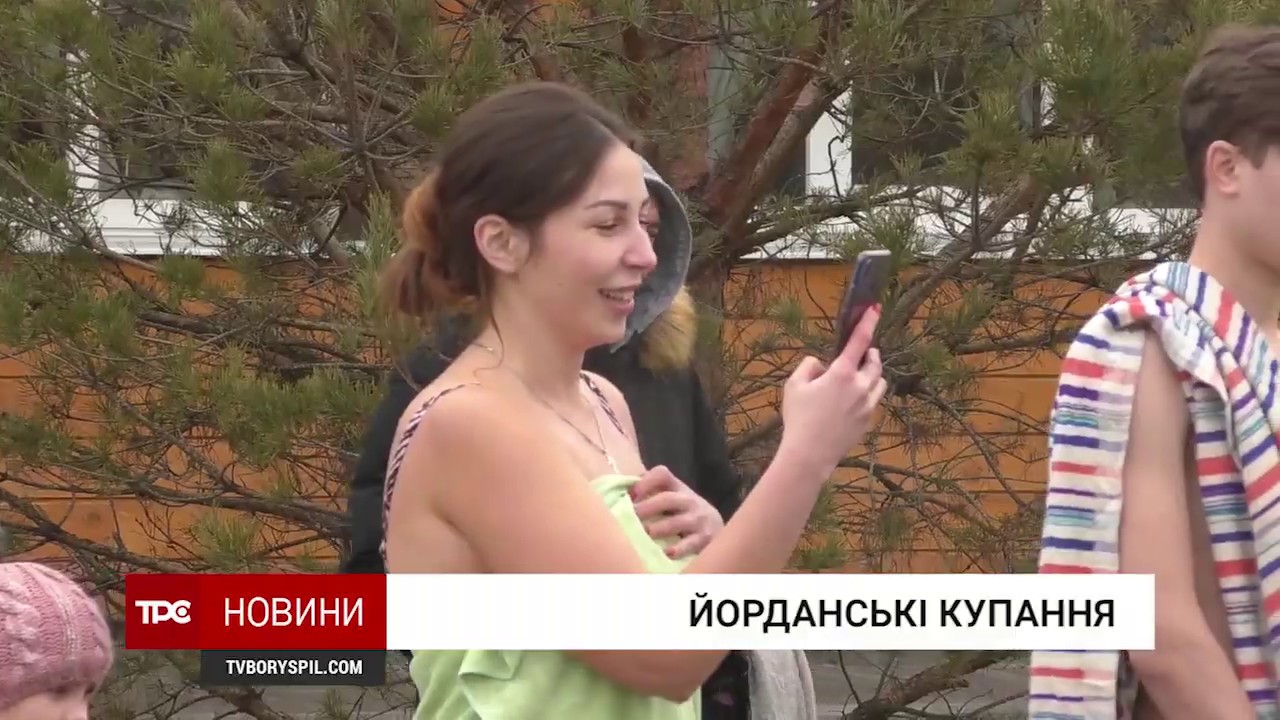 У Борисполі відсвяткували Водохреще без снігу, проте із купаннями