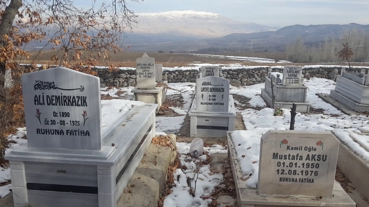 Corum. merkeze. bagli. Teslim. koyu. kabristani ve. teslim abdal. turbesi