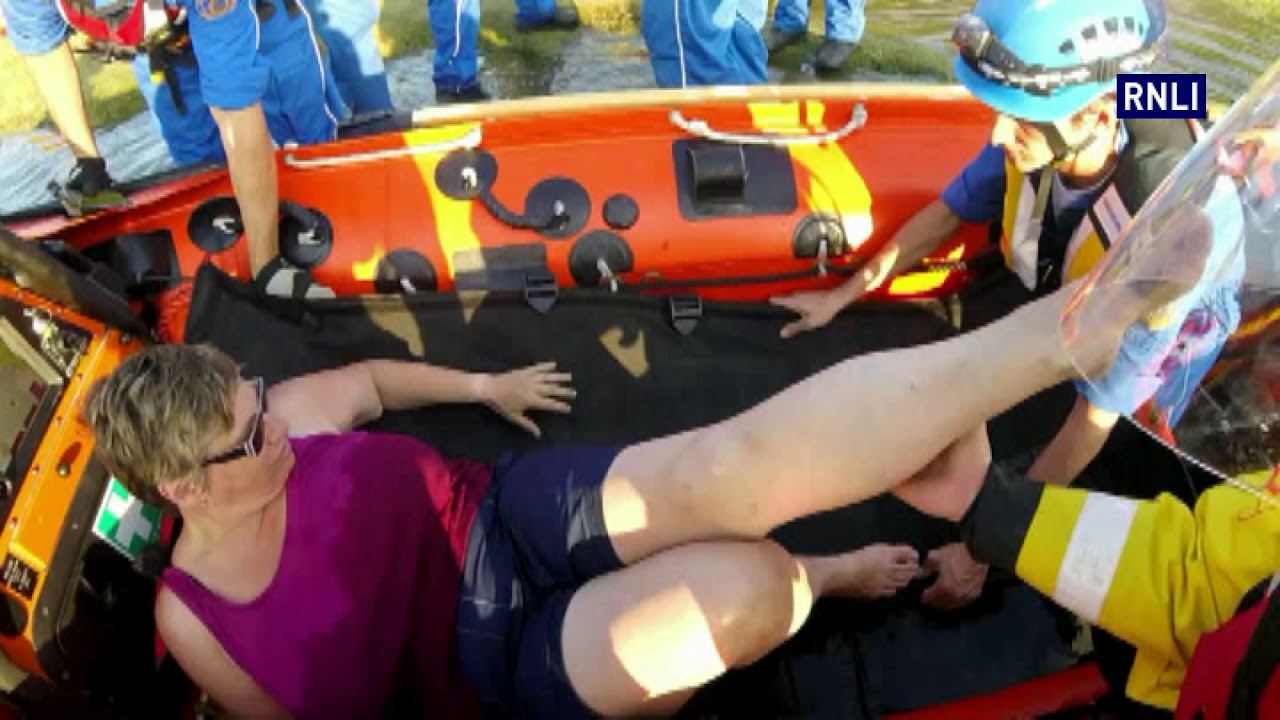 Porthcawl RNLI assist in the multi agency medivac of a lady who had dislocated her ankle