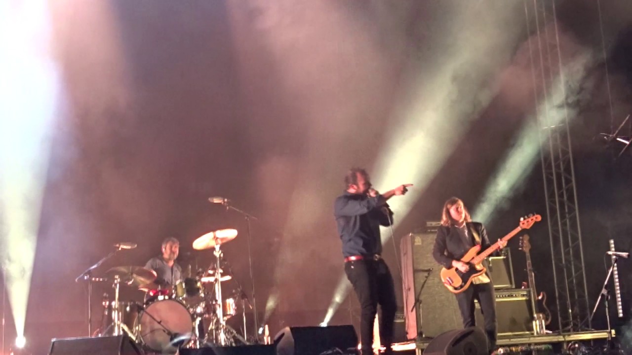 Future Islands - Seasons (Waiting On You) - Glastonbury 2017