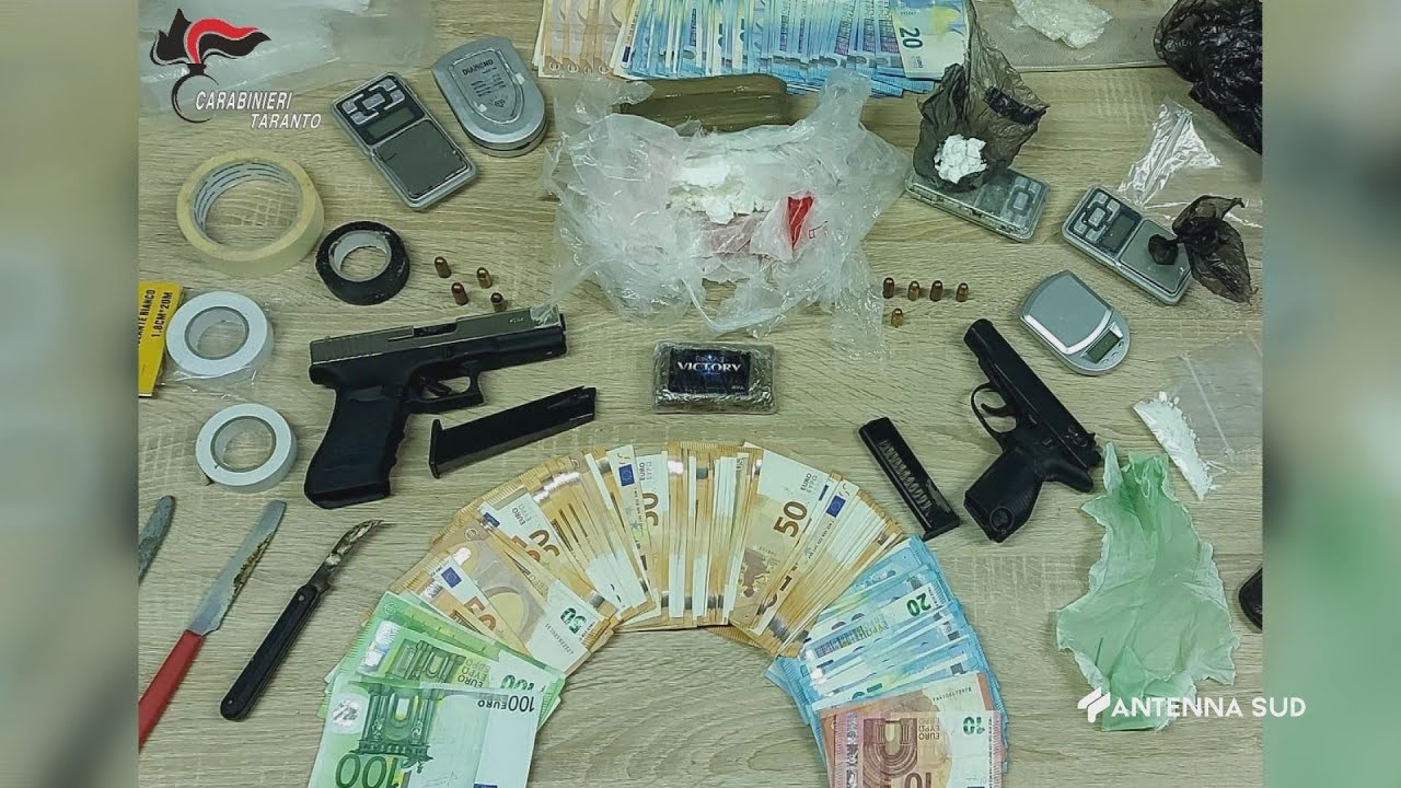 20 Luglio 2023    Taranto   Droga venduta sui social, nascosta sotto zerbino