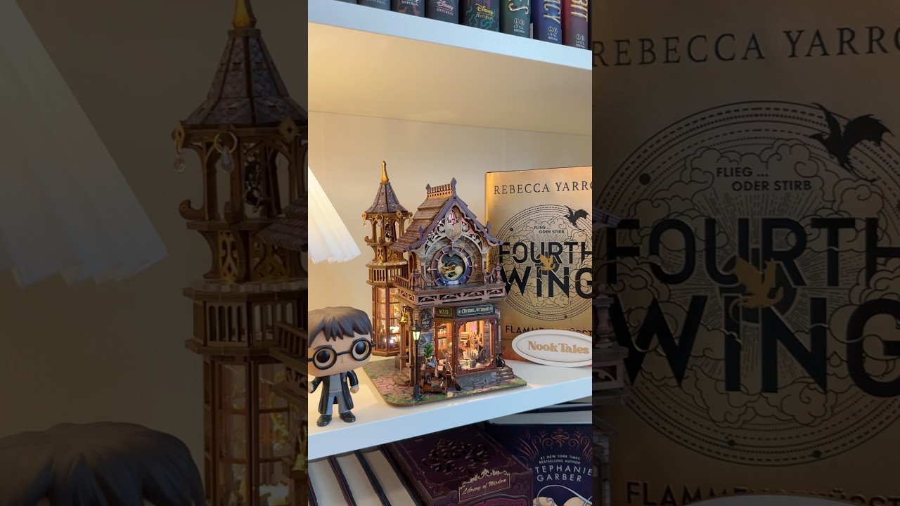 your sign to redecorate your bookshelf for this fall ✨#bookshelf #fallvibes #cozyvibes #diyprojects