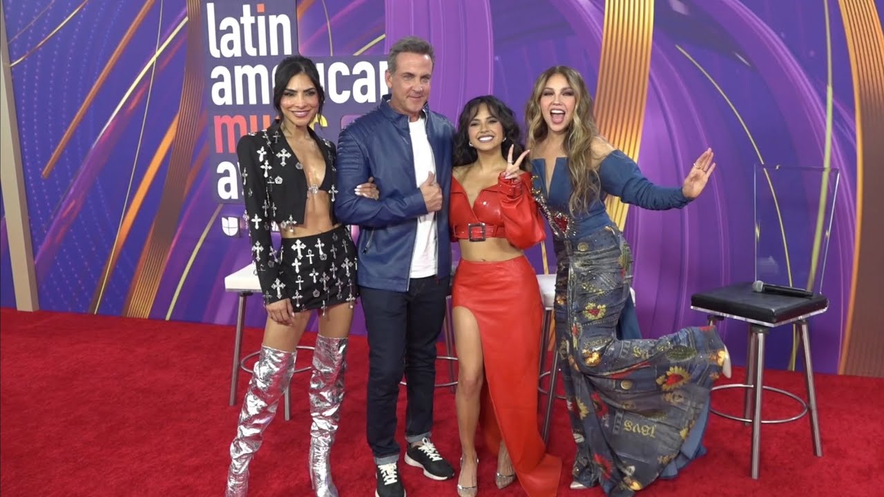 Alejandra Espinoza, Carlos Ponce, Becky G y Thalía, presentadores Latin AMAs 2024 en conferencia