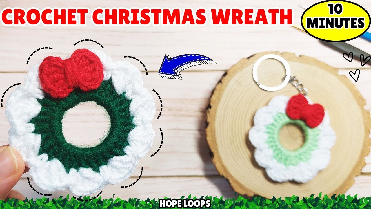 How to Crochet a Christmas Wreath Keychain | Beginner Friendly🎄
