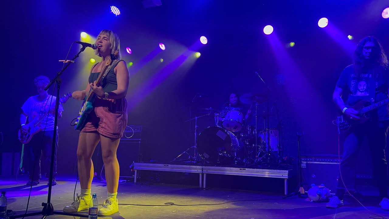 Beach Bunny live in Hawaii(4k)