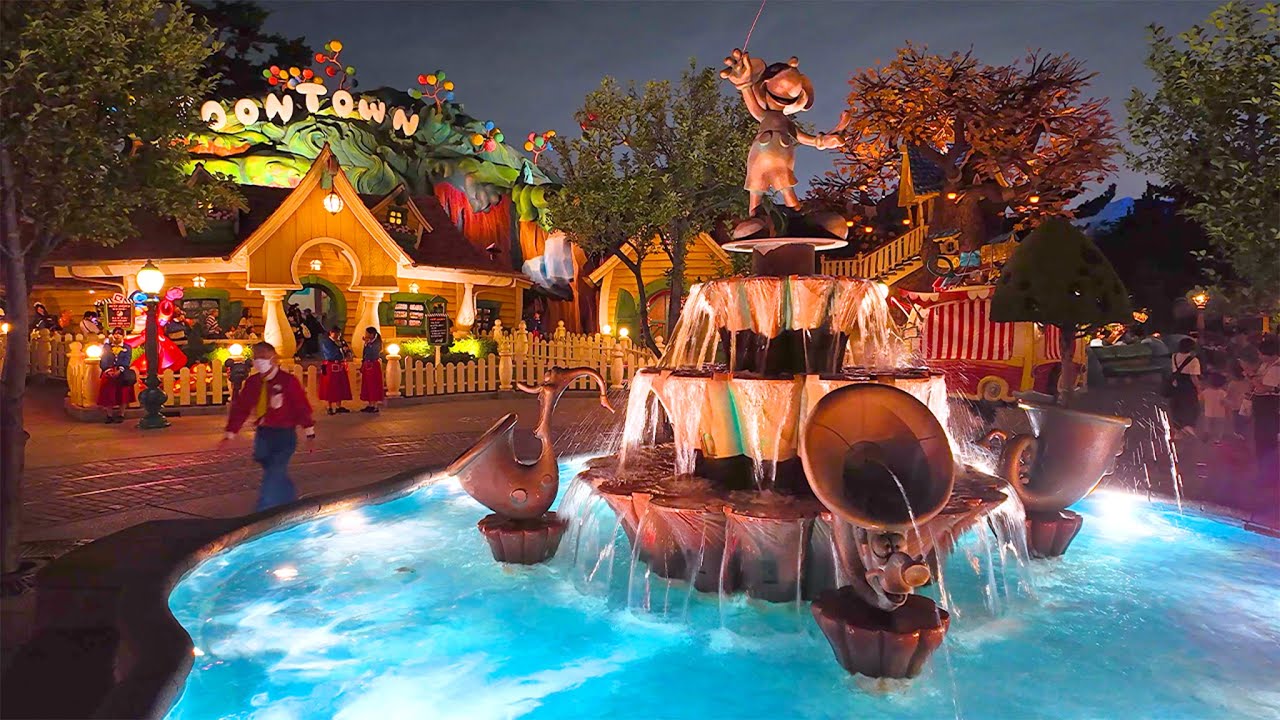 Toontown at Tokyo Disneyland - Halloween Night Walkthrough [4K POV]
