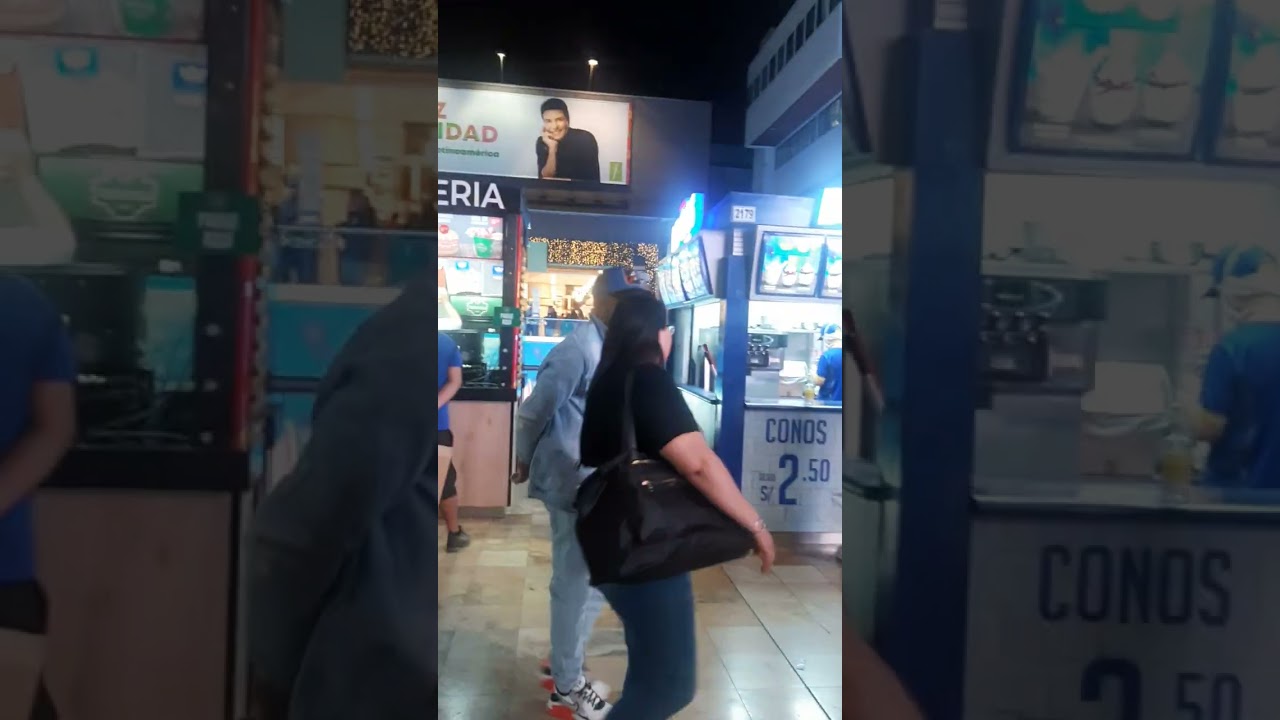 Un centro comercial de Per&uacute; por dentro
